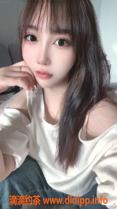 常州楼凤-武进小柳岩，165cm大胸嫩妹，陪浴服务600元起