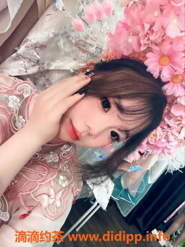 成都楼凤-悦悦 15岁 白虎小妹 身高156 只要700元