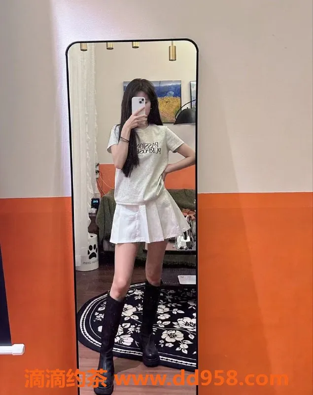 常州楼凤资源信息,武进19岁学妹，165cm/98斤，陪浴丝袜服务