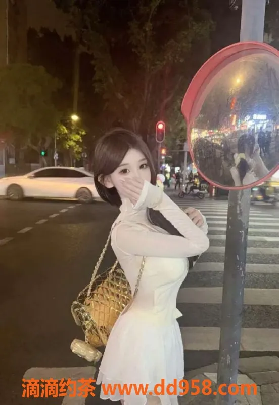 常州楼凤-武进嫩模，163高92胖，C罩杯激情陪浴！