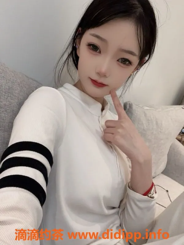 常州楼凤-武进小雨，165cm 98斤 19岁嫩妹，陪浴服务