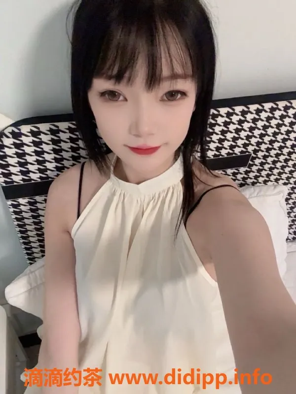 常州楼凤-武进小雨，165cm 98斤 19岁嫩妹，陪浴服务