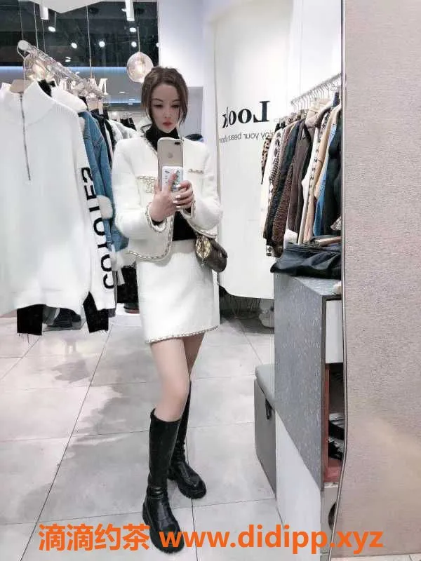 广州楼凤-广州海珠紫萱，25岁，165cm，47斤，36C