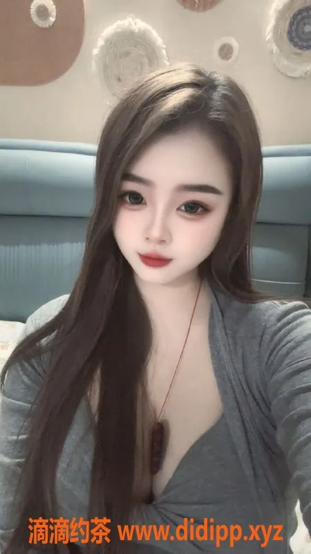 常州楼凤-武进星湖广场19岁嫩妹珊珊，身高165，胸围38E