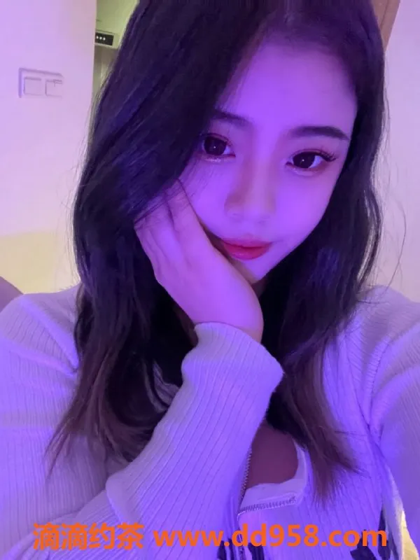 常州楼凤-武进星湖广场19岁嫩妹珊珊，身高165，胸围38E