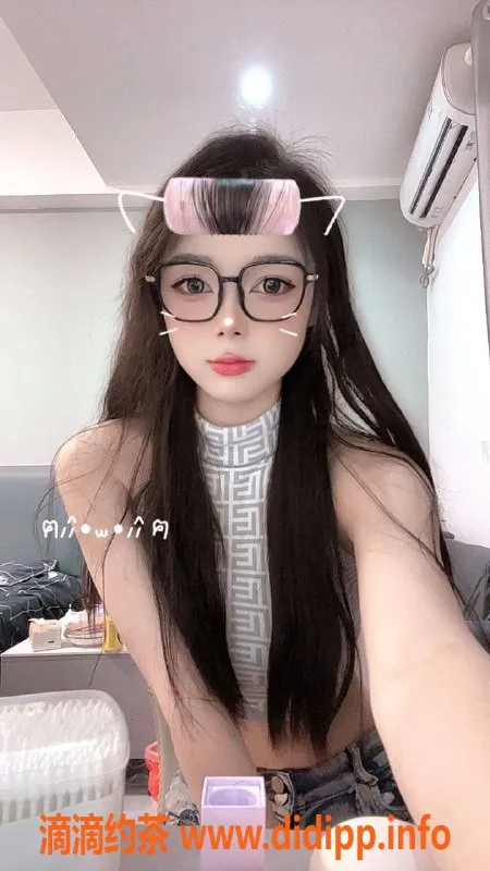 深圳楼凤-龙华甜甜，1200元无套激情服务！