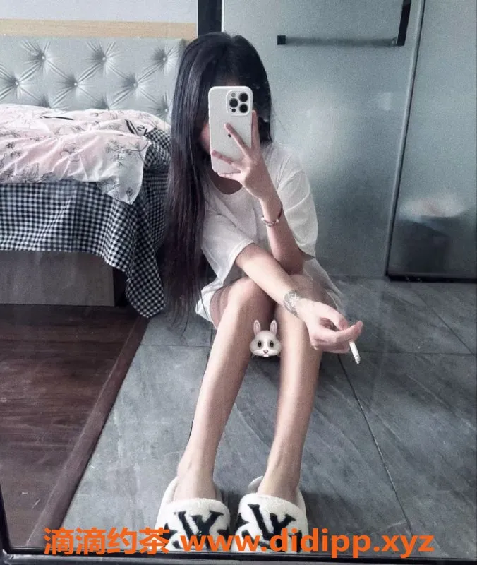 常州楼凤-武进18岁嫩妹瑶瑶，166cm，陪浴口交服务