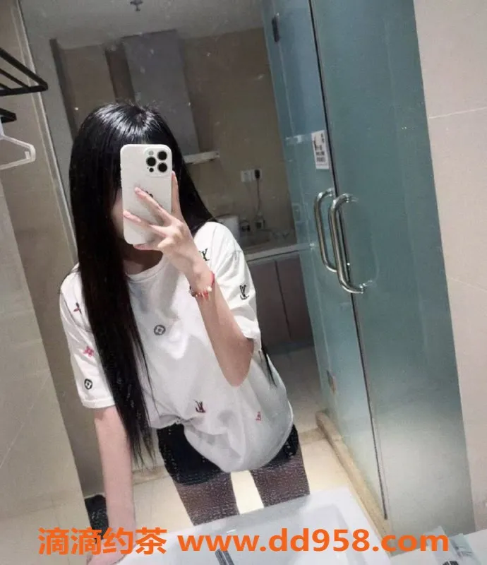 常州楼凤资源信息,武进18岁嫩妹瑶瑶，166cm，陪浴口交服务