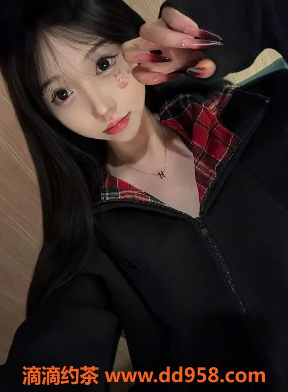 广州楼凤-天河小玉服务，课费1100p，1900pp