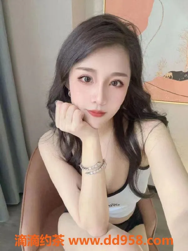 重庆楼凤-沙坪坝小雪，165cm D杯，诱惑服务等你体验！