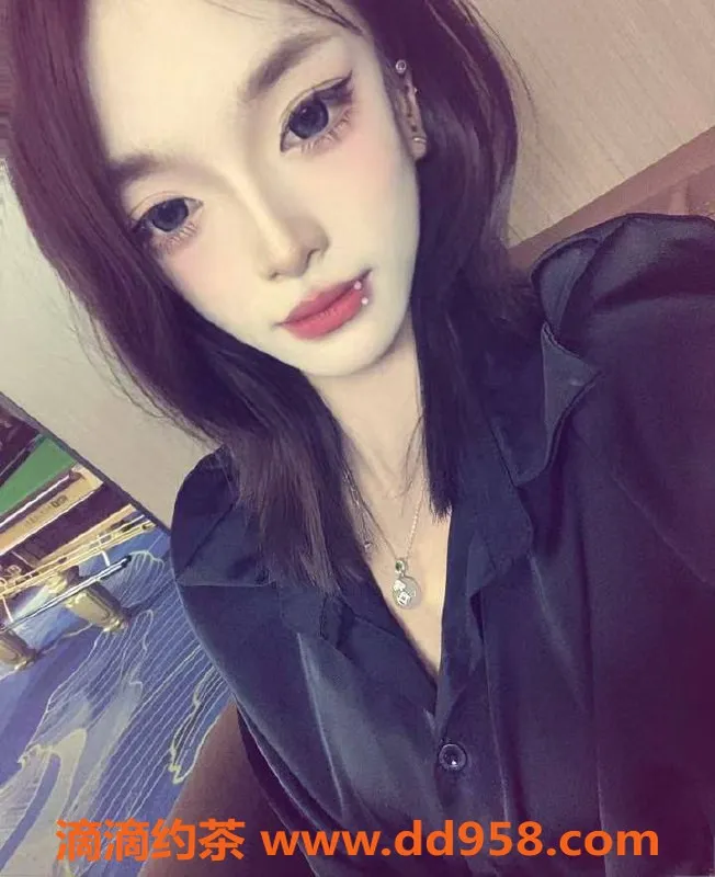 惠州楼凤-柚子en，166cm，18岁，800P服务等你体验