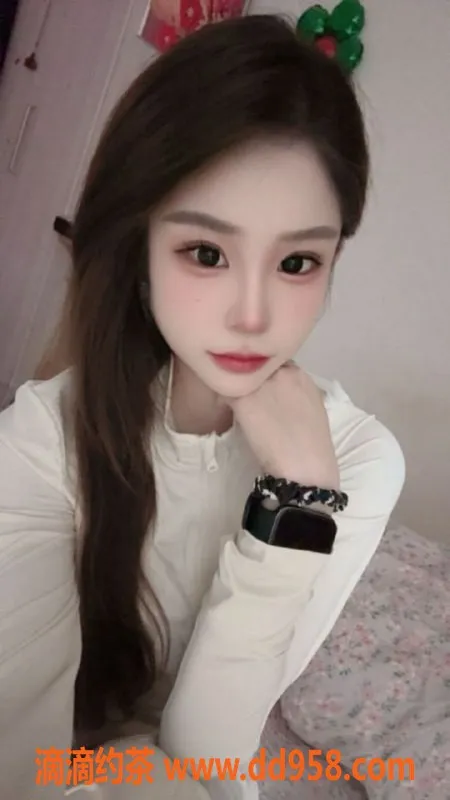 常州楼凤-武进小皓，165cm C罩杯嫩妹，陪浴服务