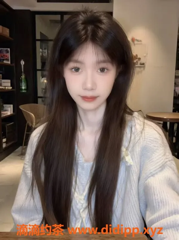 中山楼凤-小兔-19岁清纯少女，32B胸器，价位亲民