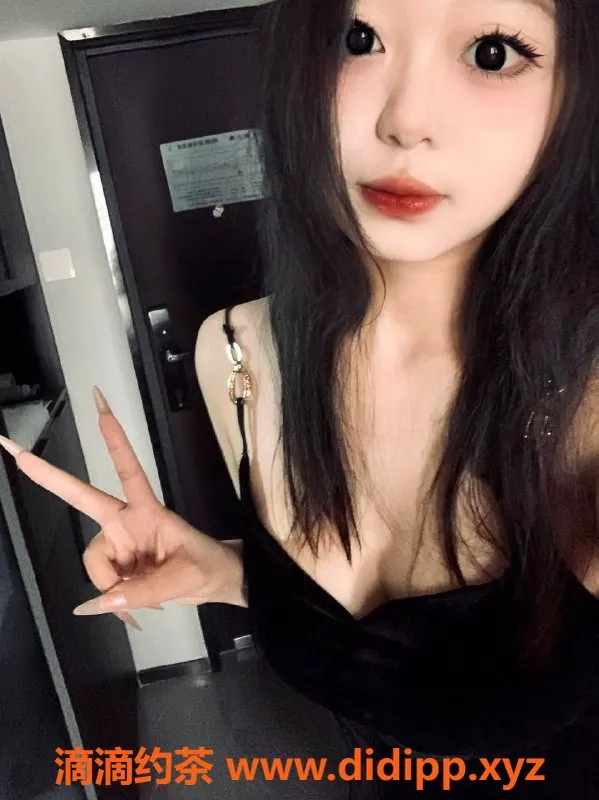 成都楼凤-武侯区小苹果，18岁嫩妹，600元60分钟服务