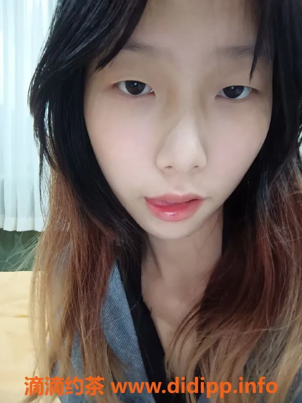 成都楼凤-晶晶：160/82偏瘦，服务热情，口技与69皆佳