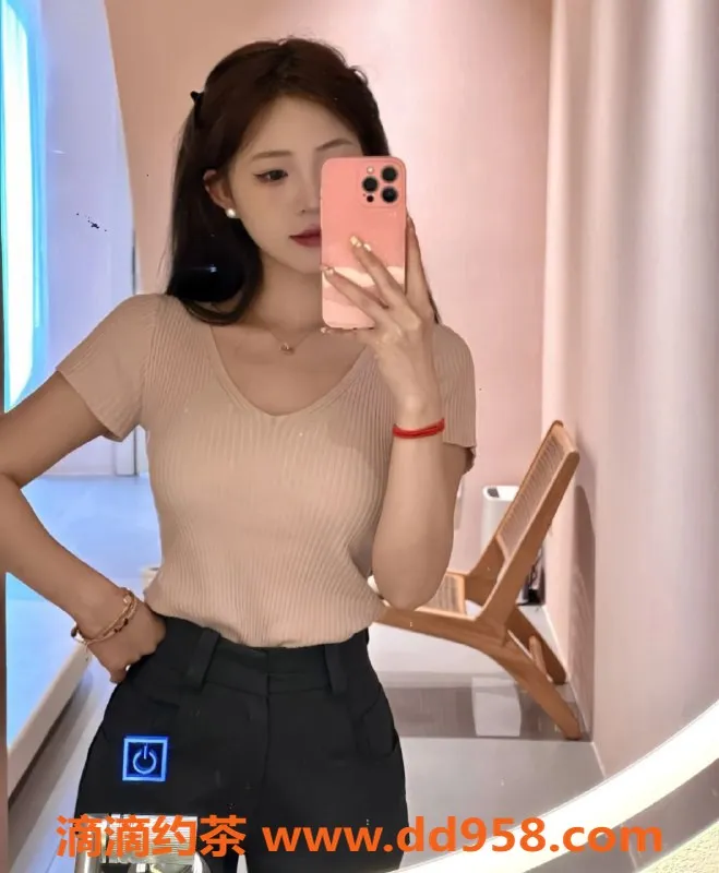 常州楼凤-常州20岁新茶，颜值9分，轻松约600元全套服务