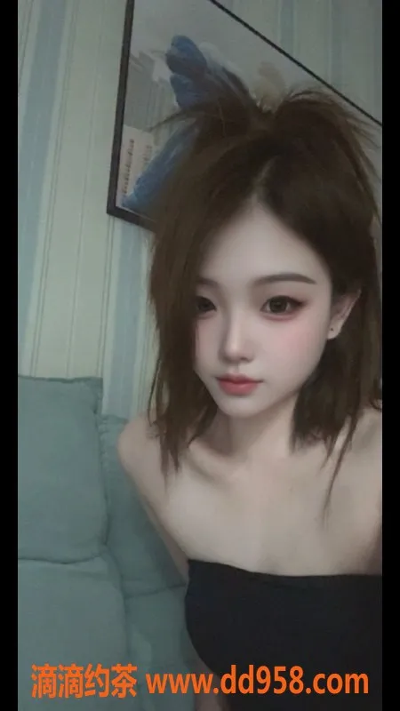 常州楼凤-武进19岁嫩妹酱酱，162高90体重陪浴服务