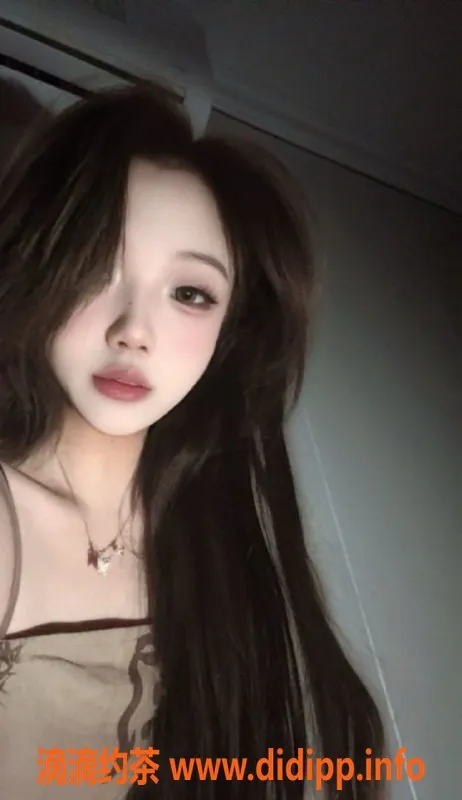 常州楼凤-武进19岁嫩妹酱酱，162高90体重陪浴服务