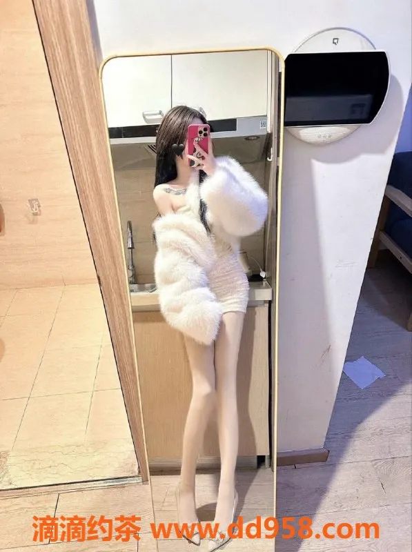 常州楼凤-武进反差御姐，170高84肥，陪浴丝袜服务