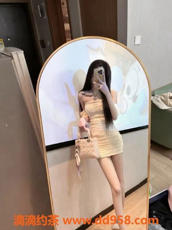 常州楼凤-武进反差御姐，170高84肥，陪浴丝袜服务