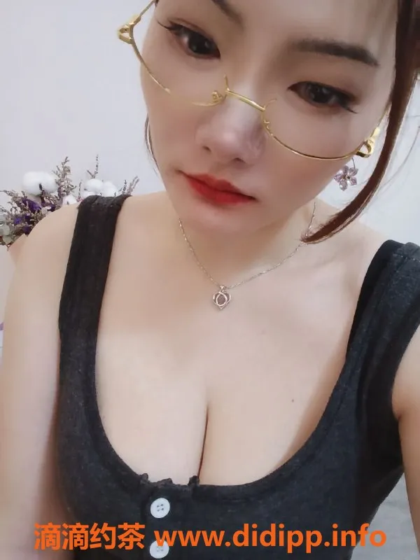 惠州楼凤-大亚湾大奶秋，160高28岁，纯天然36D美眉