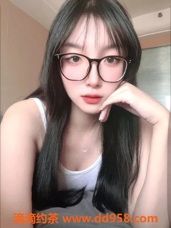 无锡上门服务-上门区小奶猫，胸围C，口活陪浴服务