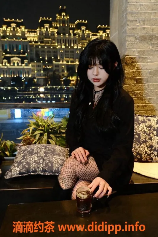 常州楼凤资源信息,武进万博广场大奶美女，175cm高，125斤，800元起