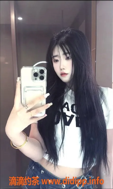 中山楼凤-古镇22岁小女人，36B身材，600元起服务体验