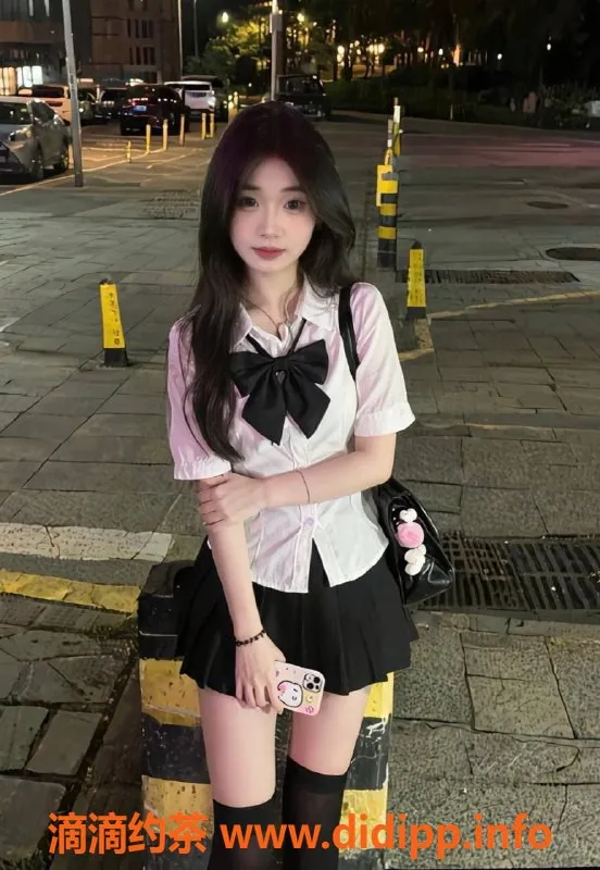 中山楼凤-西区小馨 20岁 36C 胸围 700元/次服务