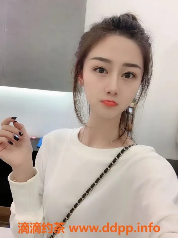 常州楼凤-武进月月：172cm嫩妹，600元起！