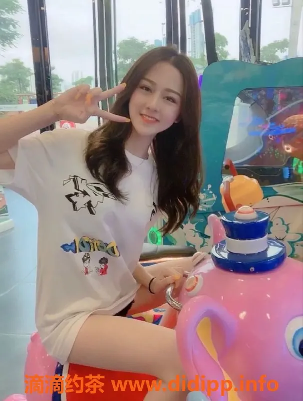 常州楼凤-武进月月：172cm嫩妹，600元起！