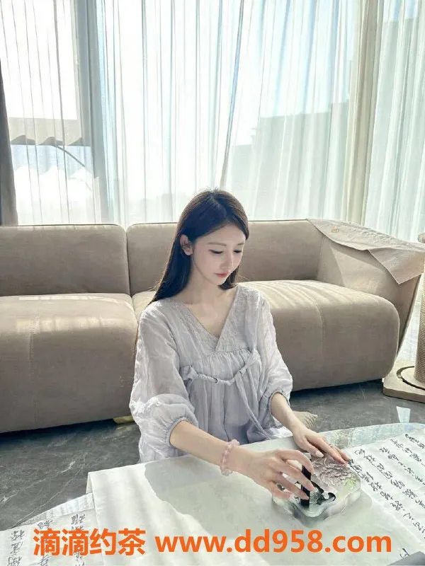 青岛楼凤-青岛市北区兼职女神，丝袜制服等你来体验