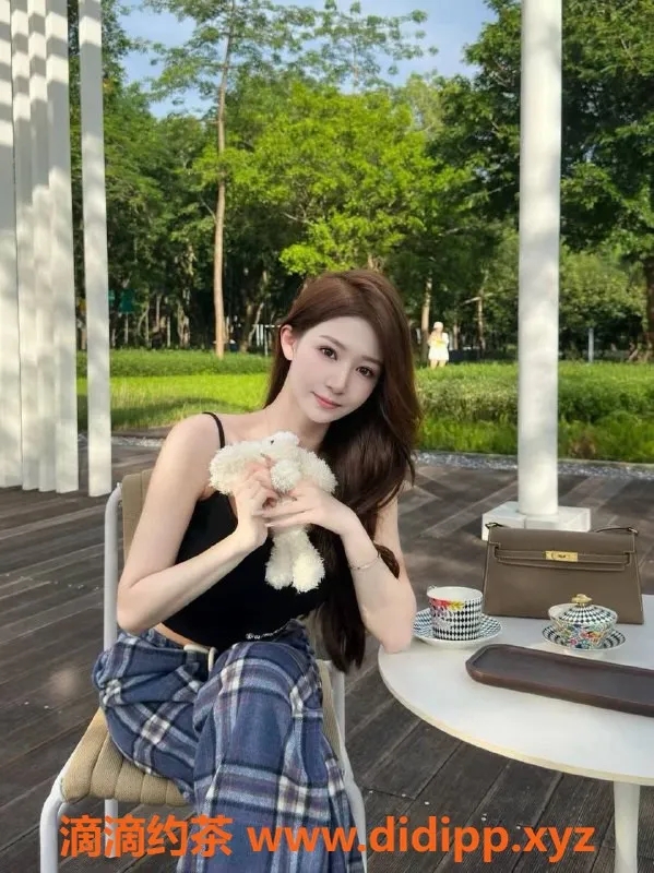 温州楼凤-温州崽崽，168cm C罩，49斤纯欲服务