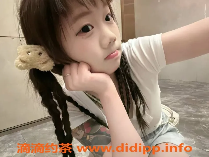 成都楼凤-金牛区团团，嫩妹大奶，6P服务等你体验