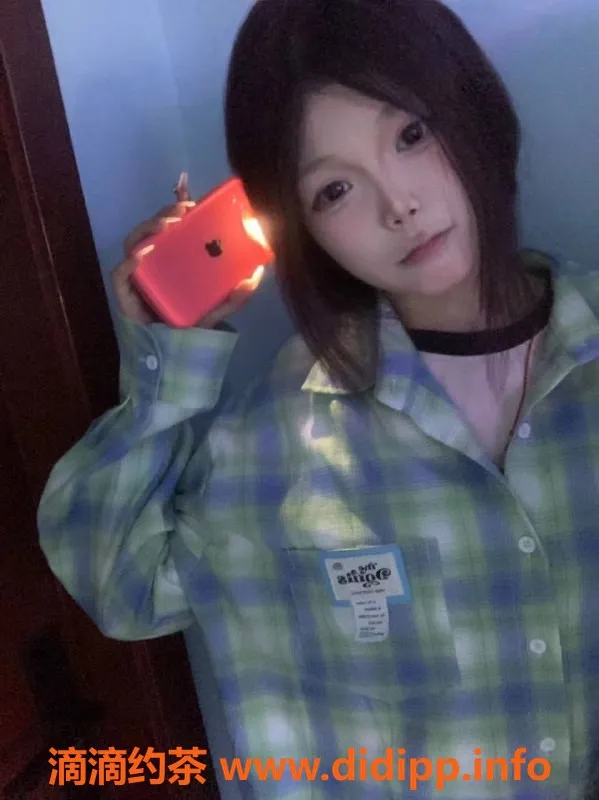 上海楼凤-闵行蕾蕾，身高1.70，54斤，服务多样，800元45分钟