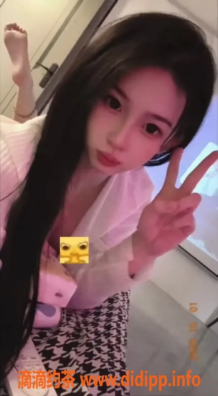 无锡楼凤-锡山区小妮，高颜值丝袜制服服务，1800起