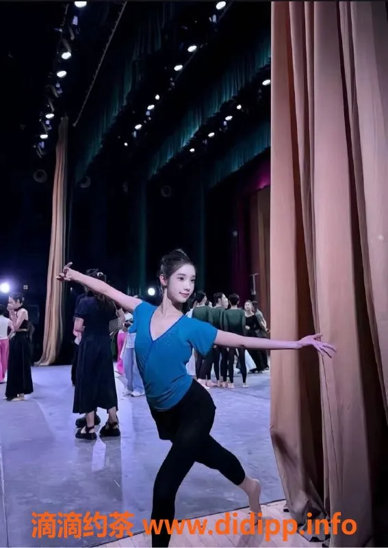 青岛楼凤-青岛乐乐，市北区兼职洗吹座可享丝袜制服服务