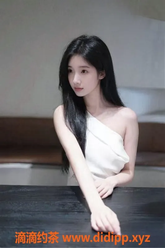 青岛楼凤资源信息,青岛乐乐，市北区兼职洗吹座可享丝袜制服服务