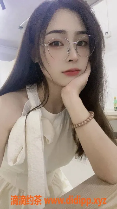 深圳楼凤-宝安02年小妹，身高163，口活超赞，1200元起