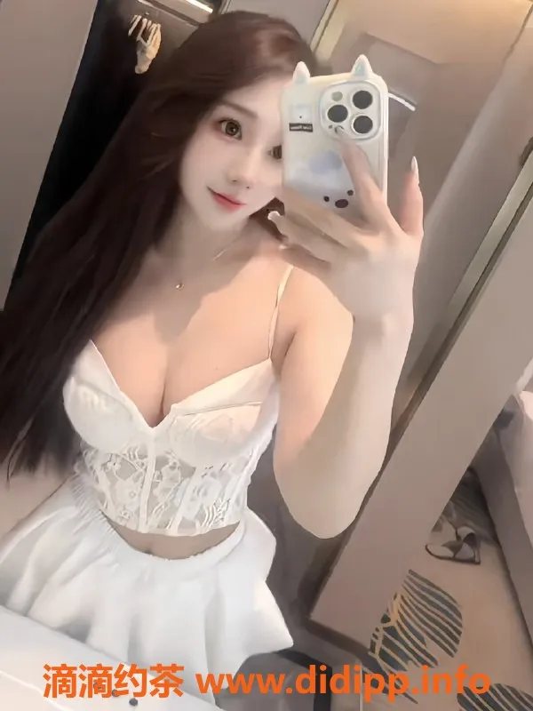 无锡上门服务-惠山区萱萱，高颜值制服丝袜夜上门服务