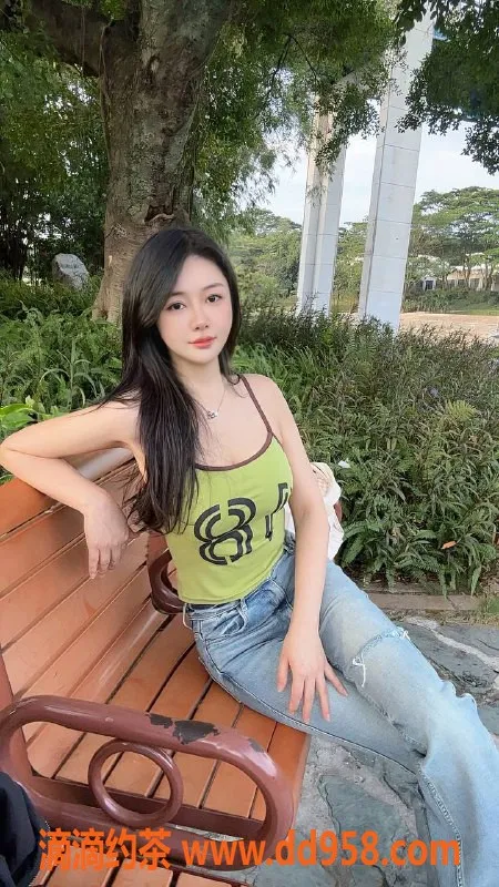 中山楼凤-东区允诗，98年芳龄，36D胸围，超高颜值