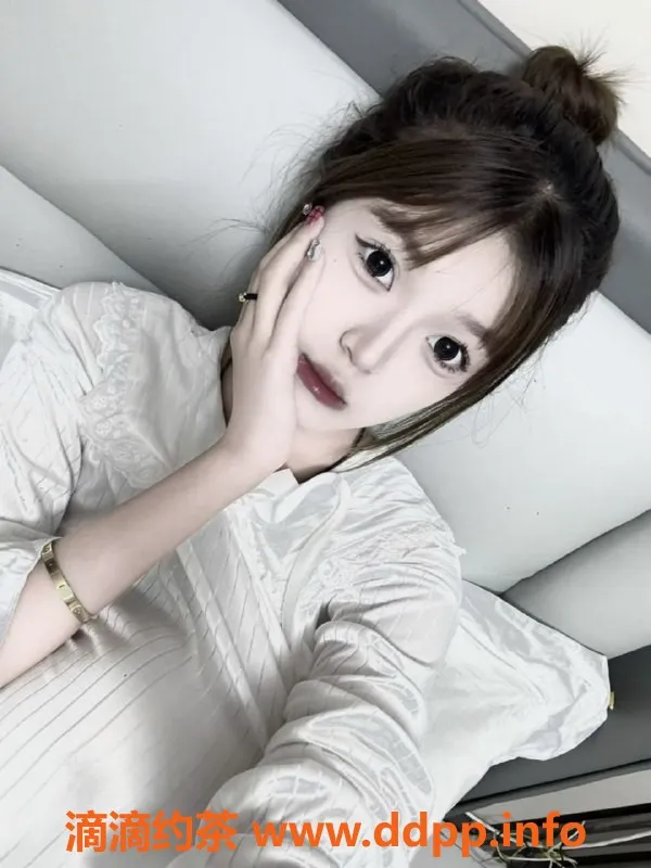 常州楼凤资源信息,武进学妹165身高，陪浴口交，课费800/1600