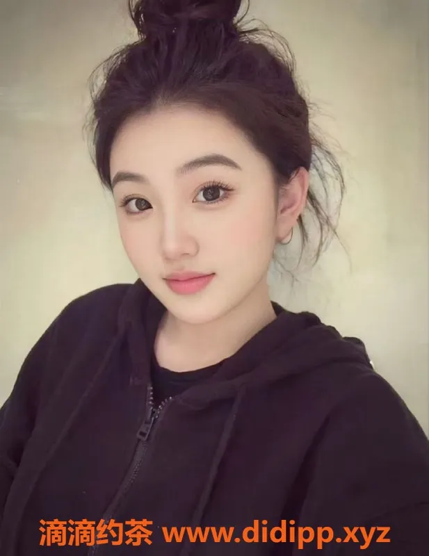 常州楼凤-武进大胸嫩妹，175cm 110斤，600元起