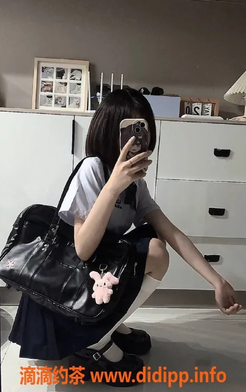 扬州楼凤-泰州海陵糖朵，短发娇小妹，服务一流