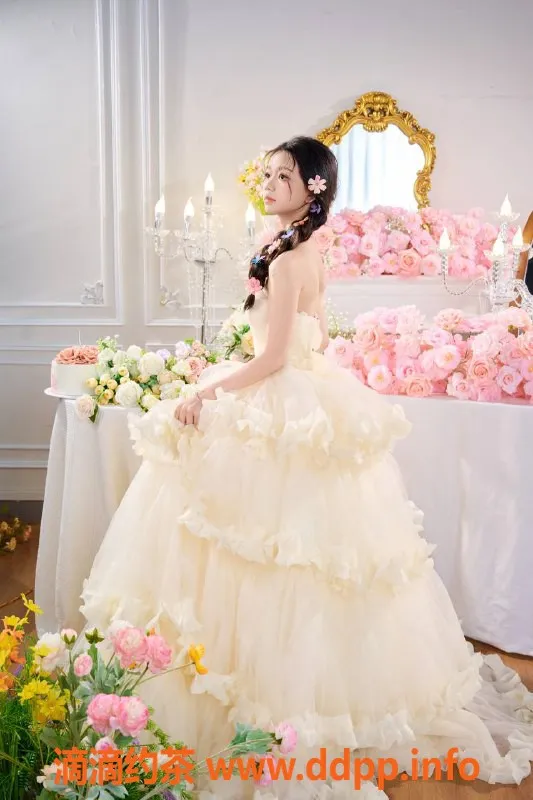 中山楼凤-石岐小艺，18岁，B罩杯，800元起服务