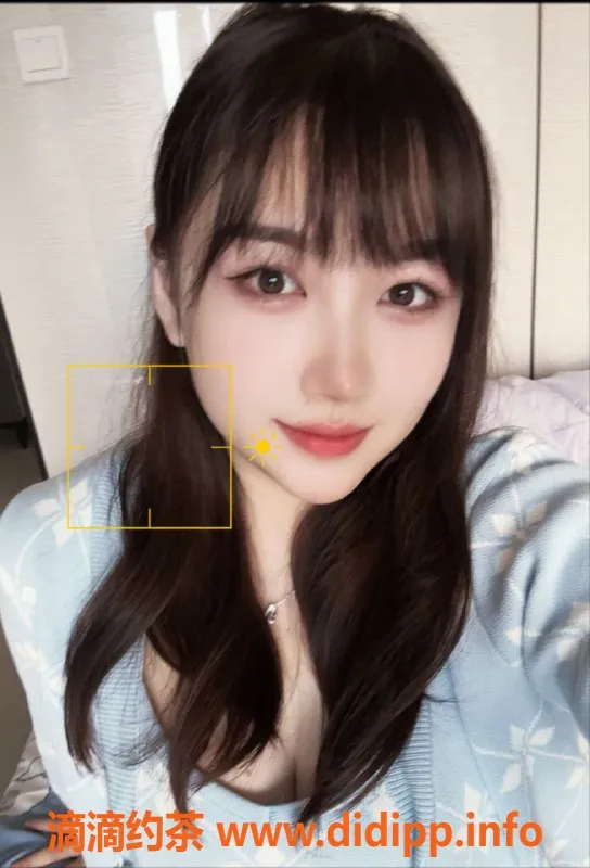 中山楼凤-古镇小布丁，22岁C罩杯，800元起服务