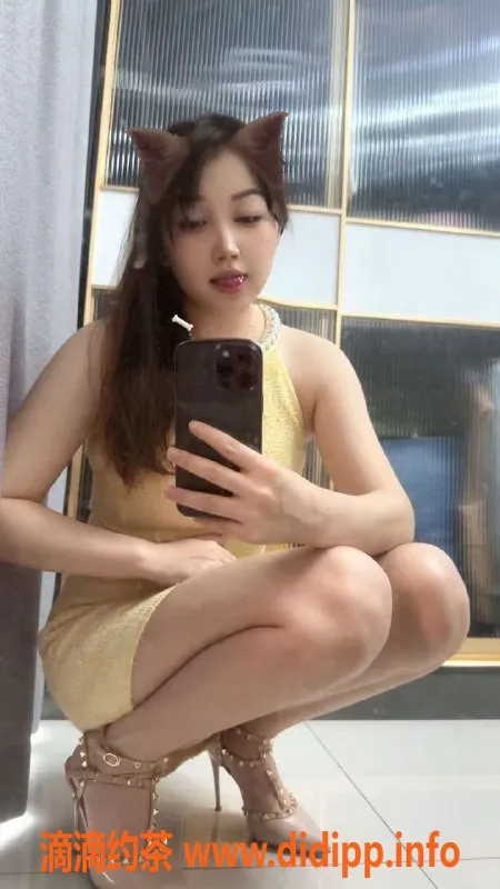 中山楼凤-古镇小布丁，22岁C罩杯，800元起服务