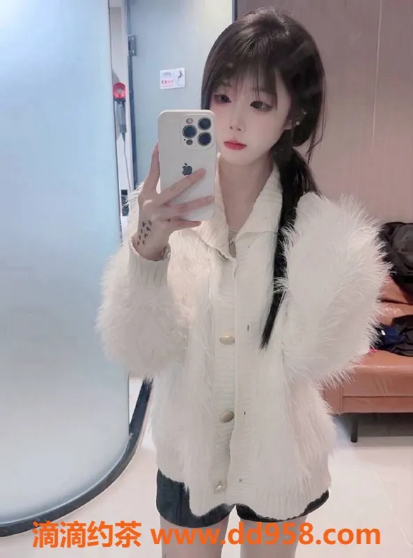 常州楼凤-武进小贝：158cm嫩妹，800元起服务！