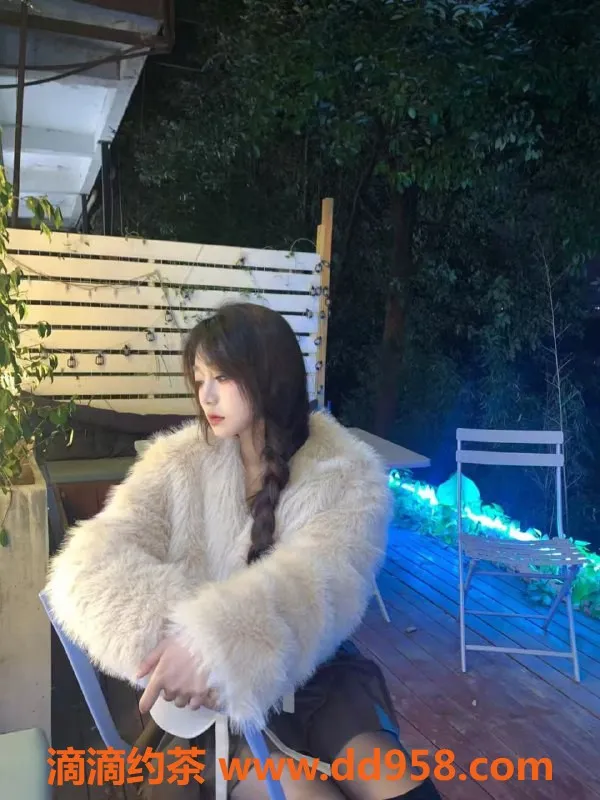 无锡楼凤-梁溪区高颜值K宝，166cm诱惑萝莉陪浴