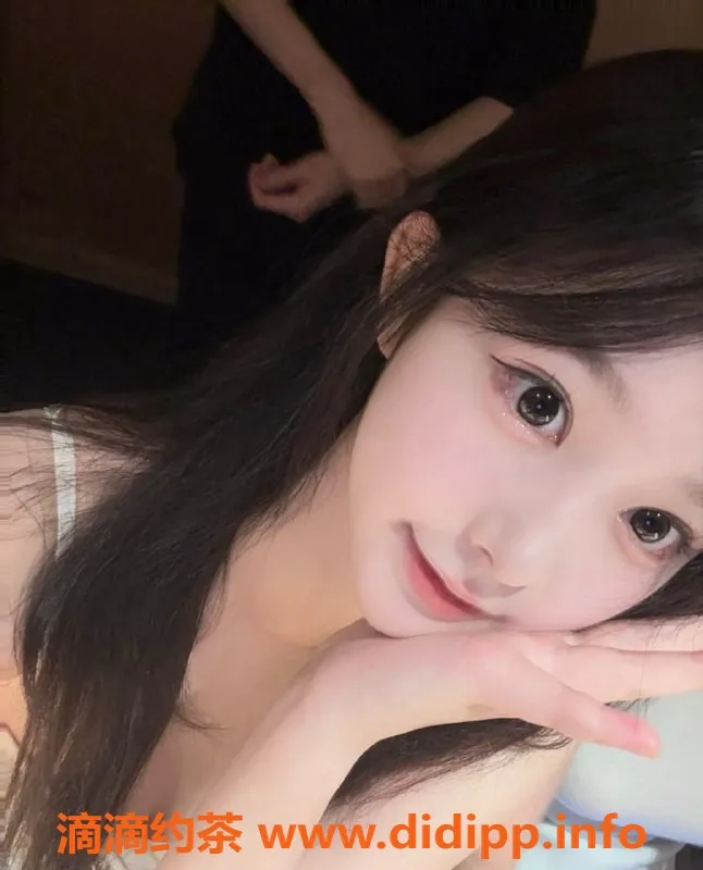 无锡楼凤资源信息,梦梦外出区高颜值制服丝袜服务，身材诱人